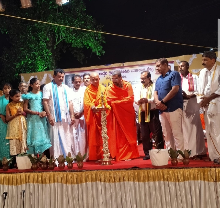 ಬರೆಮೇಲು ಶ್ರೀ ಉದ್ಭವ ತ್ರಿಶಕ್ತಿ ಸ್ವರೂಪಿನಿ ಮಹಾ ಕಾಳಿ ಕ್ಷೇತ್ರಕ್ಕೆ ಆದಿಚುಂಚನಗಿರಿ ಸ್ವಾಮೀಜಿ ಶ್ರೀ ಶ್ರೀ ನಿರ್ಮಲನಂದನಾಥ ಭೇಟಿ.