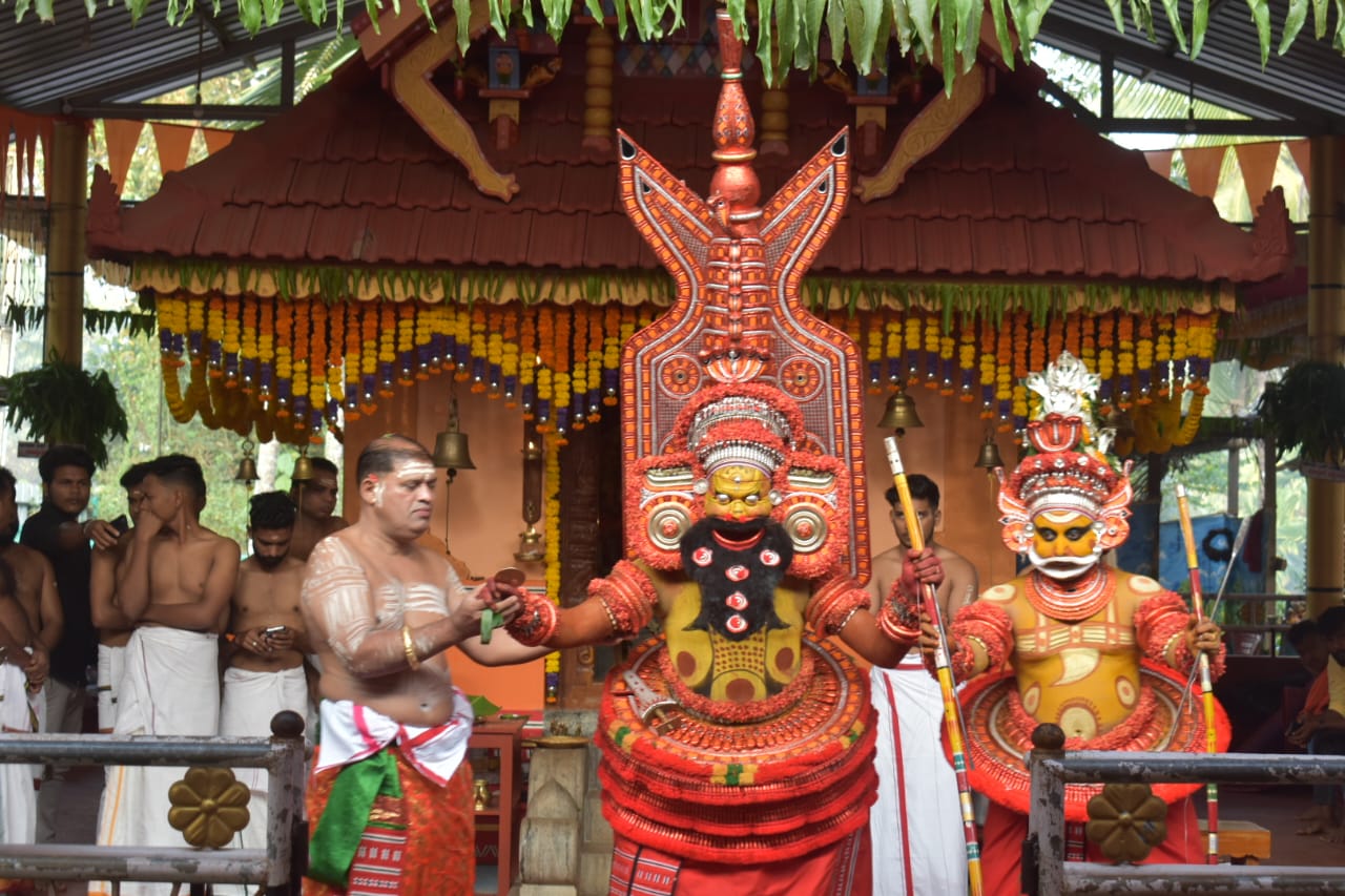 ಪೈಚಾರು ಶಾಂತಿನಗರ ಮುತ್ತಪ್ಪ ತಿರುವಪ್ಪದೈವಸ್ಥಾನದಲ್ಲಿ ಶ್ರೀ ದೈವಗಳ ಕಾಲಾವಧಿ ನೇಮೋತ್ಸವ.