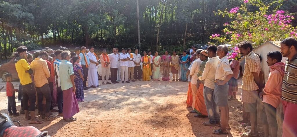 ಗುತ್ತಿಗಾರು ಭಾಗದಲ್ಲಿ ಬಿಜೆಪಿ ಅಭ್ಯರ್ಥಿ ಚುನಾವಣಾ ಪ್ರಚಾರ.