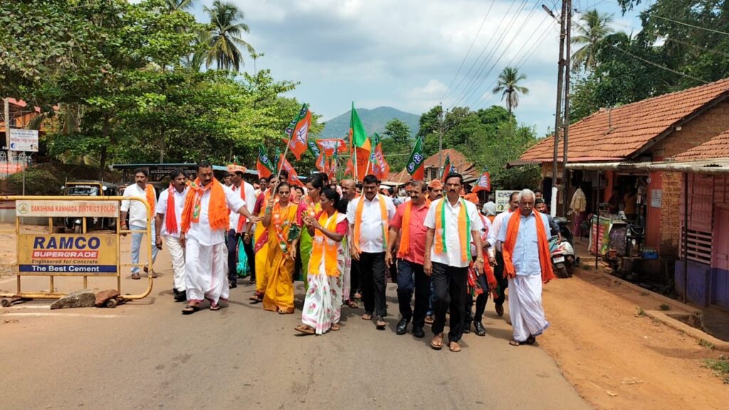 ಬಿಜೆಪಿ ಅಭ್ಯರ್ಥಿ ಭಾಗೀರಥಿ ಮುರುಳ್ಯ ರವರ ಗುತ್ತಿಗಾರಿನಲ್ಲಿ ಚುನಾವಣಾ ಪ್ರಚಾರ : ರೊಡ್ ಶೊ .