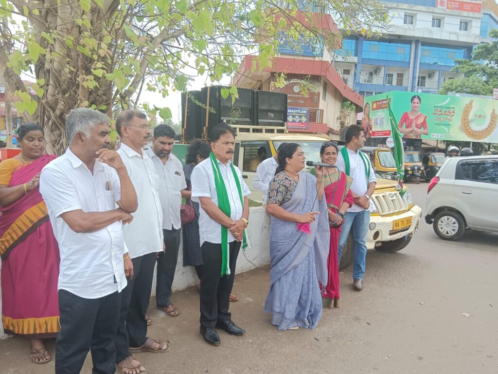 ಕಾಂಗ್ರೇಸ್ ಪಕ್ಷ ಯುವಕರಿಗೆ ಪಾಕೆಟ್ ಮನಿ ಕೊಡುವ ಬದಲು ಉದ್ಯೋಗದ ಭರವಸೆ ಕೊಡಿ : ದಿವ್ಯ ಪ್ರಭಾ ಗೌಡ