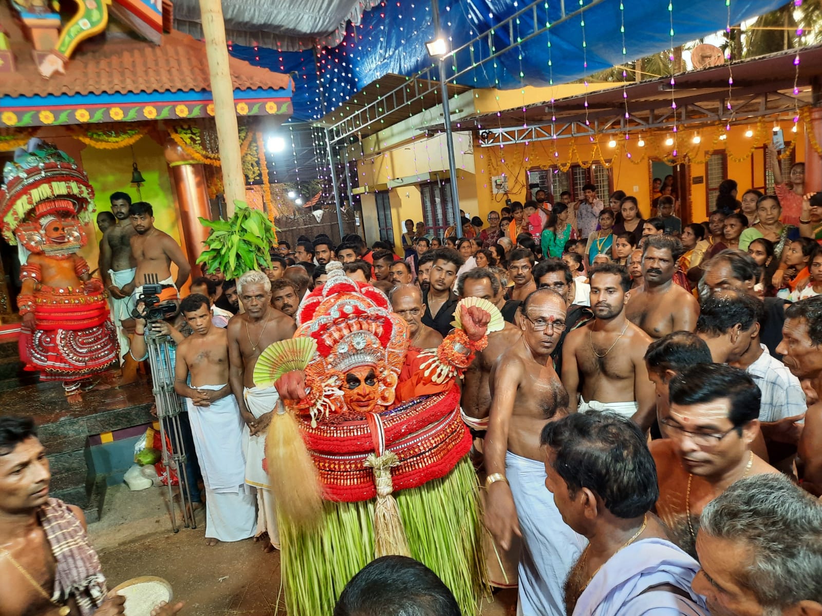 ಕೋಲ್ಚಾರ್ ತರವಾಡು ಮನೆ ವಯನಾಟ್ ಕುಲವನ್ ದೈವಸ್ಥಾನದಲ್ಲಿ ದೈವಕಟ್ಟು ಮಹೋತ್ಸವ ಸಂಪನ್ನ: