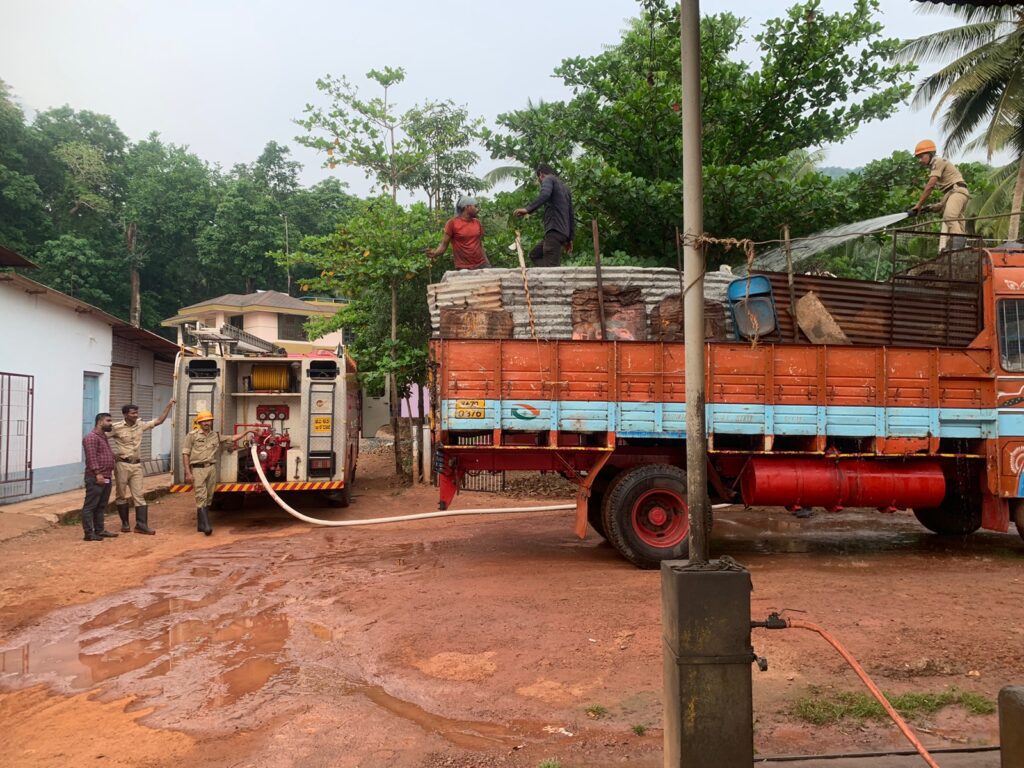 ಅರಂಬೂರು ಶಾರ್ಟ್ ಸರ್ಕ್ಯೂಟ್ ನಿಂದ ಲಾರಿಯಲ್ಲಿ ಬೆಂಕಿ: ಅಗ್ನಿ ಶಾಮಕದಳದ ಕ್ಷಿಪ್ರ ಕಾರ್ಯಾಚರಣೆ : ಅಪಾಯದಿಂದ ಪಾರು.