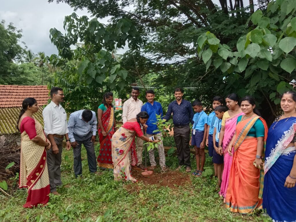 ಬಂಗ್ಲೆಗುಡ್ಡೆ ಸ.ಹಿ.ಪ್ರಾ ಶಾಲೆಯಲ್ಲಿ ಶ್ರೀ.ಕ್ಷೇ.ಧ.ಗ್ರಾ ಯೋಜನೆಯ ವತಿಯಿಂದ ಪರಿಸರ ಕಾರ್ಯಕ್ರಮ