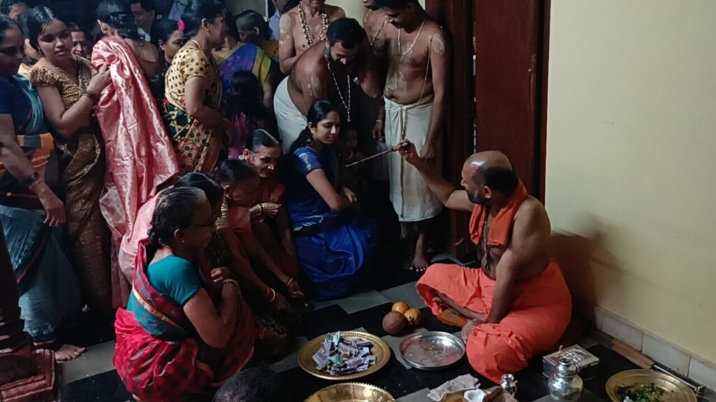 ಸುಬ್ರಹ್ಮಣ್ಯ :ಶ್ರೀ ಸಂಪುಟ ನರಸಿಂಹ ಸ್ವಾಮಿ ಶ್ರೀ ಸುಬ್ರಹ್ಮಣ್ಯ ಮಠದಲ್ಲಿ ತಪ್ತ ಮುದ್ರಾ ಧಾರಣೆ.