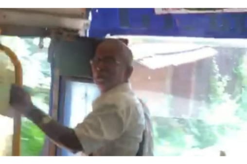 ಬಸ್‌ನಲ್ಲಿ ಅಸಭ್ಯ ವರ್ತನೆ: ಪ್ರಯಾಣಿಕನ ವಿರುದ್ಧ ದೂರು ದಾಖಲು.