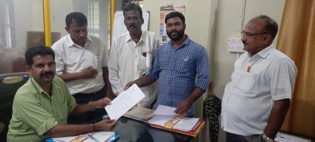 ಸುಳ್ಯ ನಗರ ಪಂಚಾಯತ್ ವ್ಯಾಪ್ತಿಯ ತುರ್ತು ಸಮಸ್ಯೆಗಳಿಗೆ ಕ್ರಮ ಕೈಗೊಳ್ಳುವಂತೆ ಕಾಂಗ್ರೆಸ್ ಮುಖಂಡರಿಂದ ಮನವಿ