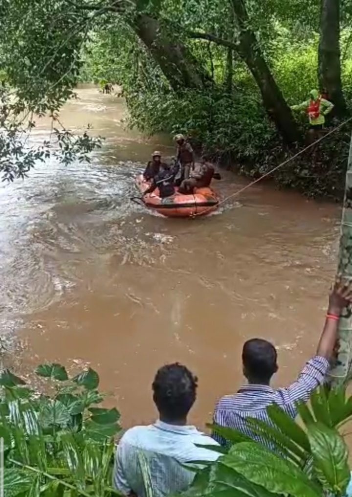 ಕೂರ್ನಡ್ಕದಲ್ಲಿ ನೀರು ಪಾಲಾಗಿರುವ ಕಾರ್ಮಿಕನಿಗಾಗಿ ಮುಂದುವರೆದ ಶೋಧ: ಮೂರು ದಿನವಾದರು ಪತ್ತೆಯಾಗದ ಕಾರ್ಮಿಕನ ದೇಹ.