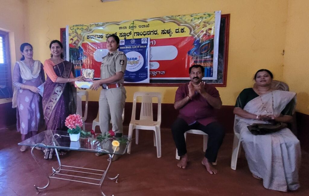 ಸುಳ್ಯ ಇನ್ನರ್ ವ್ಹೀಲ್ ನಿಂದ ವಿದ್ಯಾರ್ಥಿಗಳಿಗೆ ಸ್ವ ರಕ್ಷಣಾ ಮಾಹಿತಿ ಕಾರ್ಯಕ್ರಮ.