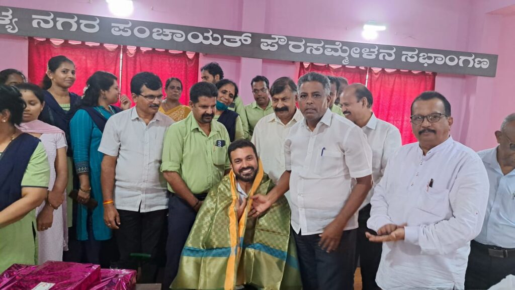 ನಗರ ಪಂಚಾಯತ್ ಆವರಣದಲ್ಲಿ ಗಿಡನೆಟ್ಟು ಉನ್ನತ ವ್ಯಾಸಂಗಕ್ಕೆ ತೆರಳಿ ಮಾದರಿಯಾದ ಸೂಡ ಅಧಿಕಾರಿ.