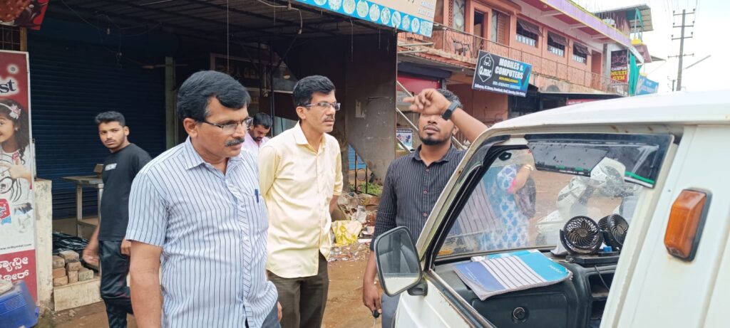 ಸುಳ್ಯದಲ್ಲಿ ನಿಷೇಧಿತ ಪ್ಲಾಸ್ಟಿಕ್ ಸರಬರಾಜು ಮಾಡುತ್ತಿದ್ದ ವಾಹನ ವಶ