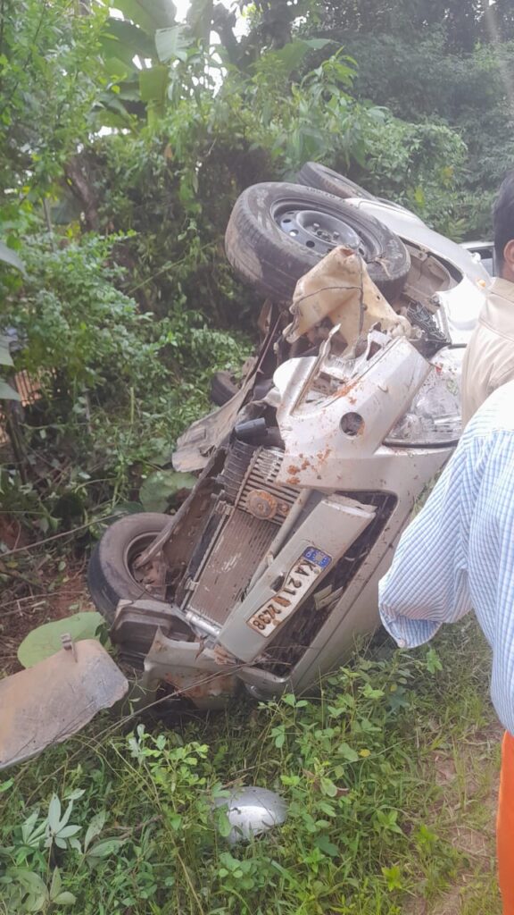 ಸುಳ್ಯ ಪುತ್ತೂರು ರಾಜ್ಯ ಹೆದ್ದಾರಿಯ ಅಡ್ಕಾರ್ ಮಾವಿನಕಟ್ಟೆಯಲ್ಲಿ ಕಾರುಗಳ ನಡುವೆ ಸರಣಿ ಅಪಘಾತ: ಪ್ರಯಾಣಿಕರು ಪ್ರಾಣಾಪಯದಿಂದ ಪಾರು.