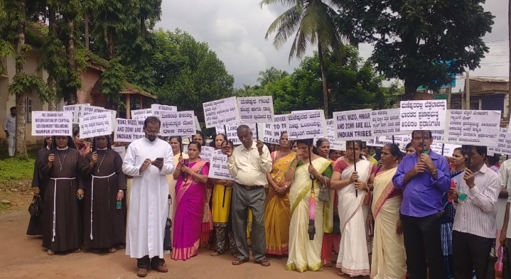 ಮಣಿಪುರ ಹಿಂಸಾಚಾರ ಪ್ರಕರಣ:ಕರ್ನಾಟಕ ರಾಜ್ಯ ಕ್ರಿಶ್ಚಿಯನ್ ಅಸೋಸಿಯೇಷನ್ ವತಿಂಯಿಂದ ನಗರದಲ್ಲಿ ಮೌನ ಪ್ರತಿಭಟನೆ