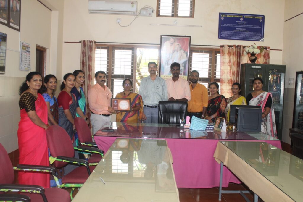 ಕೆವಿಜಿ ಅಮರಜ್ಯೋತಿ ಪಿಯು ಕಾಲೇಜಿಗೆ ಅಭಿನಂದನಾ ಫಲಕ.