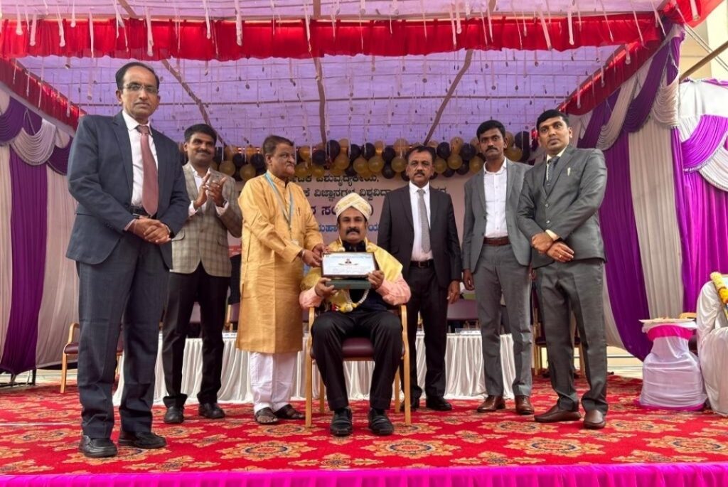 ಡಾ. ಎ.ಟಿ. ರಾಮಚಂದ್ರ ನಾಯ್ಕ ರವರಿಗೆ ಅತ್ಯುತ್ತಮ ಶಿಕ್ಷಕ ಪ್ರಶಸ್ತಿ.