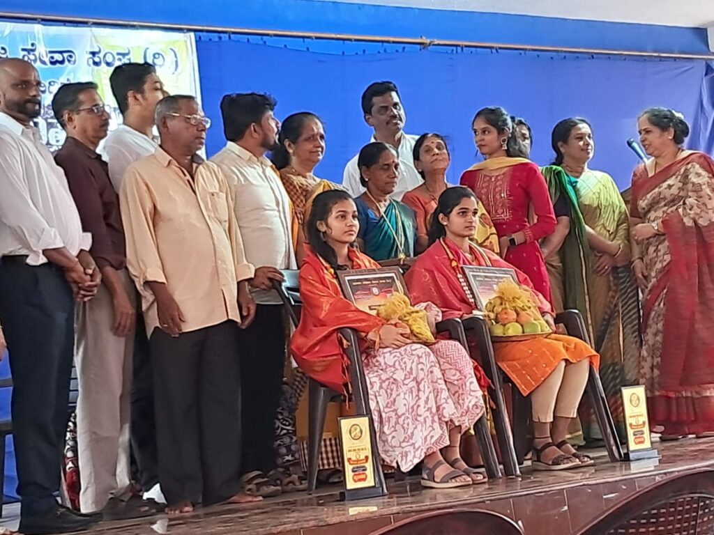 ಭಂಡಾರಿ ಸಮಾಜ ಸೇವಾ ಸಂಘ (ರಿ) ಮೂಡುಬಿದಿರೆ ಇದರ ವಾರ್ಷಿಕ ಮಹಾಸಭೆಯಲ್ಲಿ ಶೈಕ್ಷಣಿಕ ಕ್ಷೇತ್ರದಲ್ಲಿ ಸಾಧನೆ ಮಾಡಿರುವ ಕು ಆಶ್ರಿತ ಭಂಡಾರಿಗೆ ಸನ್ಮಾನ.