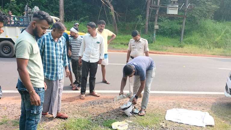 ವಿಟ್ಲದಲ್ಲಿ ದನದ ಮಾಂಸ ಮತ್ತು ತ್ಯಾಜ್ಯವನ್ನು ರಸ್ತೆಬದಿ ಎಸೆದು ಹೋದ ದುಷ್ಕರ್ಮಿಗಳು:ವ್ಯಾಪಕ ಆಕ್ರೋಶ.