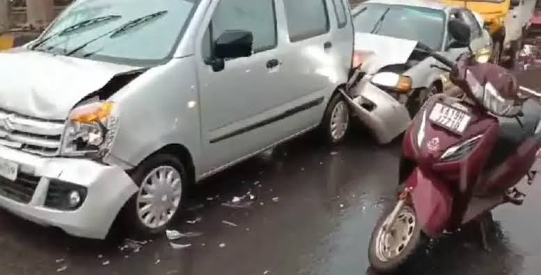 ಮಳೆಗೆ ಉಳ್ಳಾಲ ನೇತ್ರಾವತಿ ಸೇತುವೆಯಲ್ಲಿ ಸರಣಿ ಅಪಘಾತ,9 ವಾಹನಗಳಿಗೆ ಹಾನಿ..!