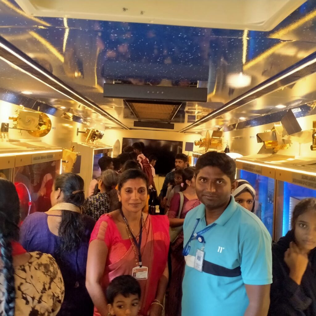 ಸುಳ್ಯದಲ್ಲಿ ಇಸ್ರೋ ಸಂಸ್ಥೆಯ “ಸ್ಪೇಸ್ ಆನ್ ವ್ಹೀಲ್” ಮೊಬೈಲ್ ಬಸ್: ಸಾವಿರಾರು ವಿದ್ಯಾರ್ಥಿಗಳಿಂದ ಬಾಹ್ಯಾಕಾಶ ಯೋಜನೆಗಳ ಮಾದರಿ ವೀಕ್ಷಣೆ.