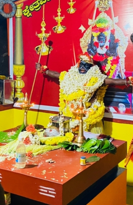 ನಾಳೆ ಪೆರಾಜೆ ಬೆಟ್ಟದಪುರ ಶ್ರೀ ದುರ್ಗಾ ಮಹಾಕಾಳಿ- ನಾಗಬ್ರಹ್ಮ ಕ್ಷೇತ್ರದಲ್ಲಿ ಕೊರಗ ತನಿಯ ದೈವದ ವರ್ಷವಾದಿ ಕೋಲ, ಹರಕೆ ಕೋಲ ಹಾಗೂ ರಾಶಿ ಅಗೇಲು ಸೇವೆ.