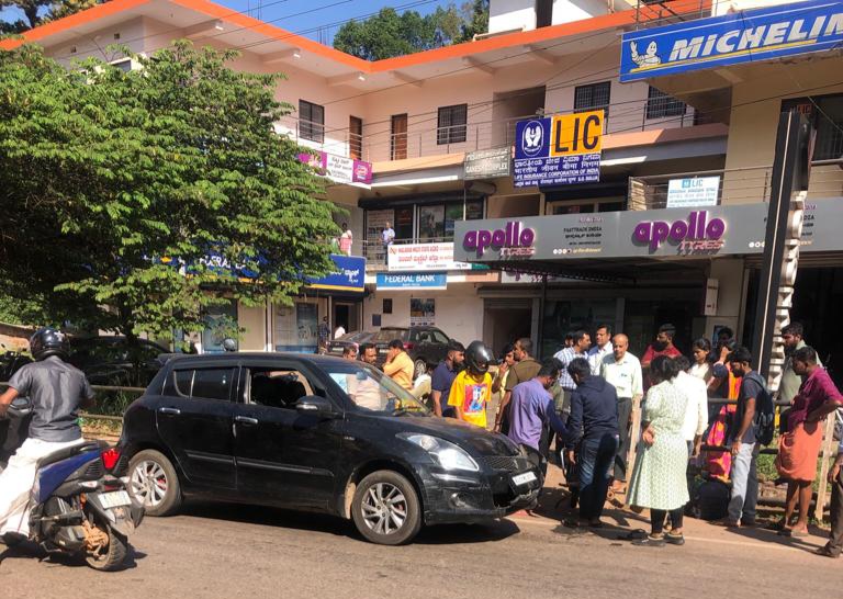 ಸುಳ್ಯ ಜ್ಯೋತಿ ಸರ್ಕಲ್ ಬಳಿ ಬೈಕ್ – ಕಾರು ಡಿಕ್ಕಿಯಾಗಿ– ಬೈಕ್ ಸವಾರನಿಗೆ ಗಾಯ