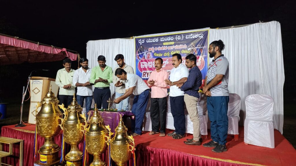 ಏನೆಕಲ್ಲು ರೈತ ಯುವಕ ಮಂಡಲ ವತಿಯಿಂದ ಲೀಗ್ ಮಾದರಿಯ ವಾಲಿಬಾಲ್ ಪಂದ್ಯಾಟ:ಪರಮಲೆ ಬ್ರದರ್ಸ್ ತಂಡ ಚಾಂಪಿಯನ್ಸ್