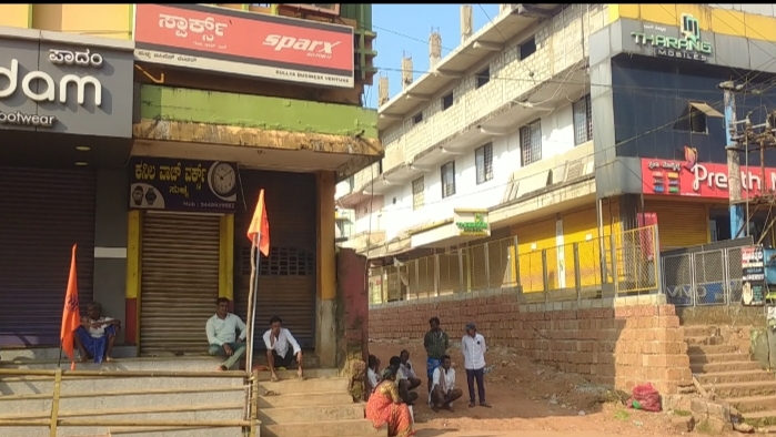 ಅಯೋಧ್ಯೆಯ ಶ್ರೀರಾಮ ಮಂದಿರ ಲೋಕಾರ್ಪಣೆಯ ಹಿನ್ನಲೆ: ಸುಳ್ಯದಲ್ಲಿ ಹಿಂದೂ ಭಾಂದವರು ಅಂಗಡಿ ಮುಂಗಟ್ಟು ಬಂದ್ ಮಾಡಿ ಗೌರವ.