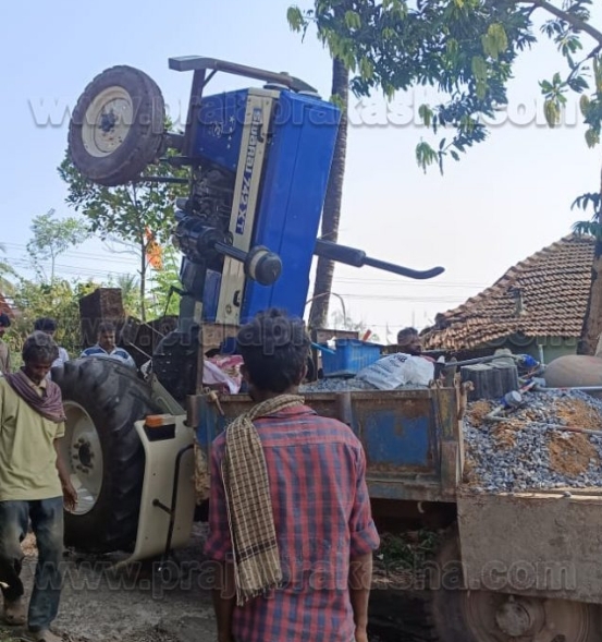 ಬೆಳ್ತಂಗಡಿ: ಚಾಲಕನ ನಿರ್ಲಕ್ಷ್ಯದ ಚಾಲನೆ; ಕಾಮಗಾರಿಗೆ ತೆರಳುತ್ತಿದ್ದ ಟ್ರ್ಯಾಕ್ಟರ್ ಪಲ್ಟಿ…!