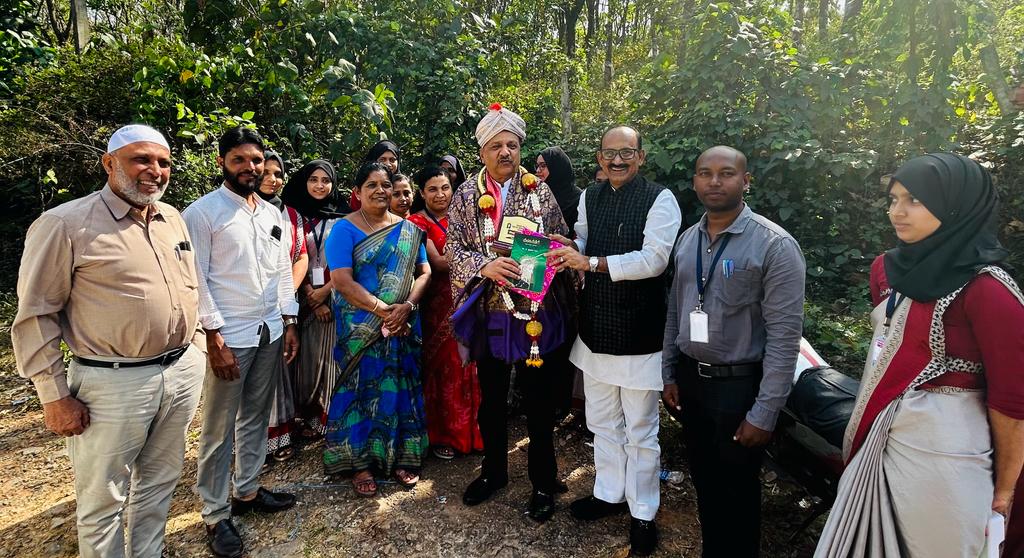 ತೆಕ್ಕಿಲ್ ಶಾಲಾ ವತಿಯಿಂಡ ಅಲ್ಪಸಂಖ್ಯಾತರ ಆಯೋಗದ ಅಧ್ಯಕ್ಷ ಅಬ್ದುಲ್ ಅಜೀಮ್ ಅವರಿಗೆ ಸನ್ಮಾನ :