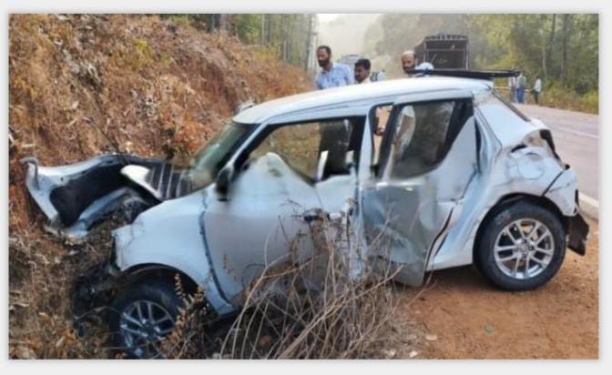 ಪೆಲ್ತಡ್ಕದಲ್ಲಿ ನಡೆದ ಅಪಘಾತದಲ್ಲಿ ಟ್ಯಾಂಕರ್ ಹಾಗೂ ಕಾರು ಡಿಕ್ಕಿಯಾಗಿ ಕಾರು ಜಖಂ