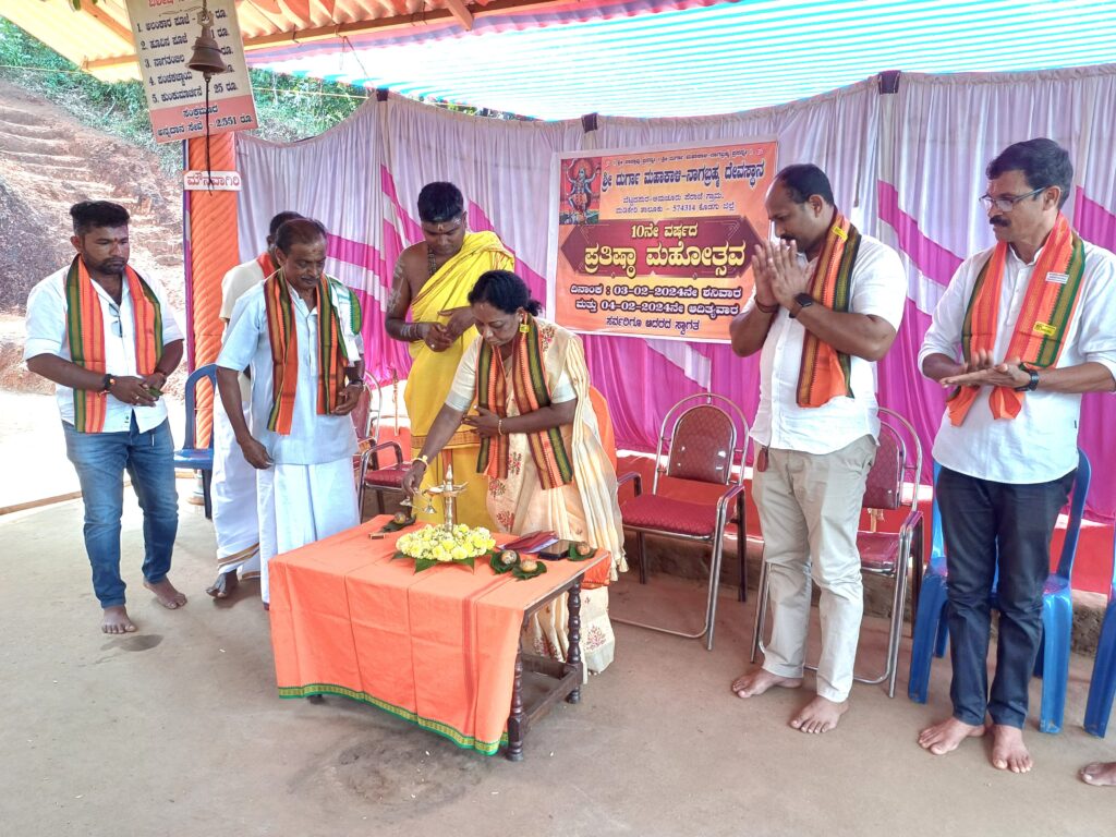 ಪೆರಾಜೆಯ ಅಮಚೂರು ಬೆಟ್ಟದಪುರ  ಶ್ರೀ ದುರ್ಗಾ ಮಹಾಕಾಳಿ ನಾಗಬ್ರಹ್ಮ ದೇವಸ್ಥಾನದಲ್ಲಿ 10ನೇ ವರ್ಷದ ಪ್ರತಿಷ್ಠಾ ಮಹೋತ್ಸವಎಲ್ಲಿ ಭಜಕರಿದ್ದಾರೋ ಅಲ್ಲಿ ಭಗವಂತನೂ ಇರುತ್ತಾರೆ: ಬೆಟ್ಟದಪುರ ಕ್ಷೇತ್ರ ನನ್ನ ಊಹೆಗಿಂತಲೂ ಅಮೋಘವಾಗಿದೆ: ಭಾಗೀರಥಿ ಮುರುಳ್ಯ