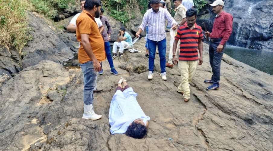 ಕೊಡಗು ಚೇಲಾವರ ಫಾಲ್ಸ್ ನಿಂದ ಬಿದ್ದು ಯುವಕ ಸಾವು.