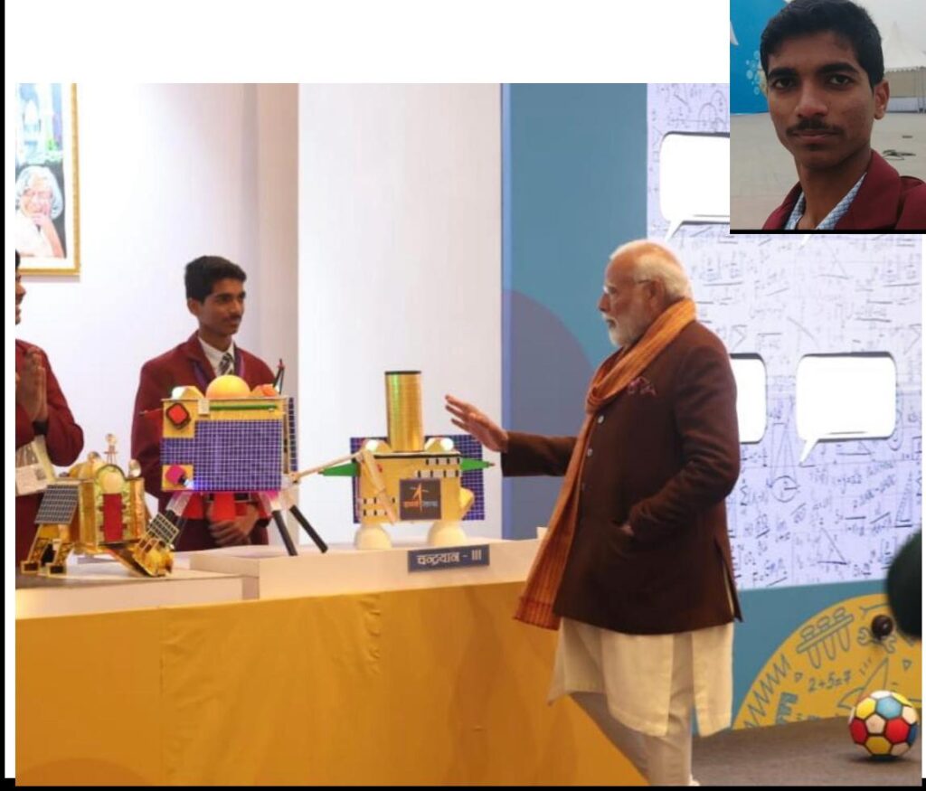ಪರೀಕ್ಷಾ ಪೇ ಚರ್ಚಾ ಕಾರ್ಯಕ್ರಮದಲ್ಲಿ  ಮೋದೀಜಿಯವರಿಗೆ ವೈಜ್ಞಾನಿಕ ಮಾದರಿಯನ್ನು ವಿವರಿಸಿದ ಅಚಲ್ ಬಿಳಿನೆಲೆ.