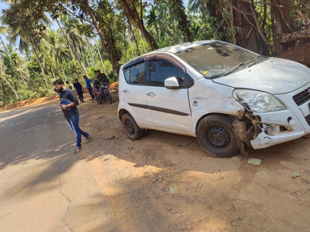 ಸೋಣಗೇರಿ  ಕಾರು ಮತ್ತು ಬೈಕ್ ನಡುವೆ ಅಪಘಾತದಲ್ಲಿ ಕಡಬ ಪೊಲೀಸ್ ಠಾಣಾ ಎ ಎಸ್ ಐ ಗೆ ಗಾಯ : ಆಸ್ಪತ್ರೆಗೆ ದಾಖಲು