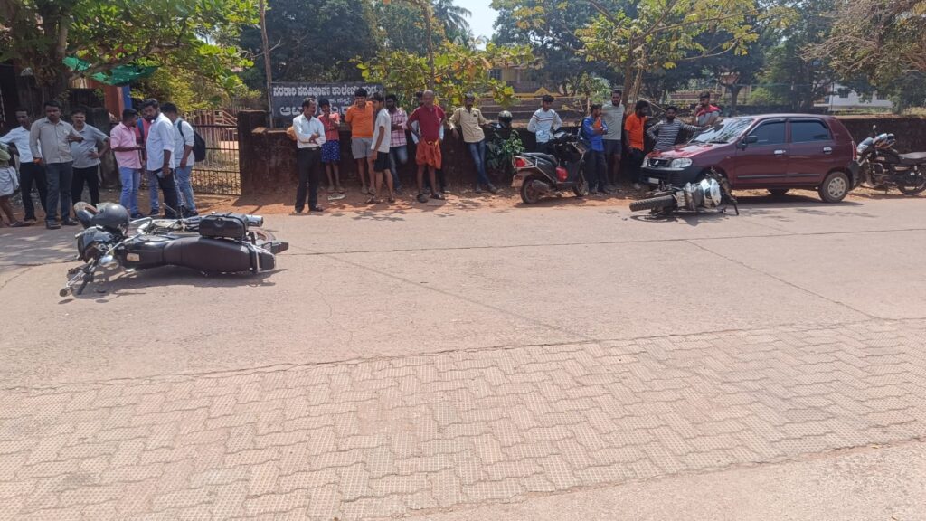ಸುಳ್ಯ ಜೂನಿಯರ್ ಕಾಲೇಜು ರಸ್ತೆಯಲ್ಲಿ ಎರಡು ಬೈಕುಗಳ ನಡುವೆ ಅಪಘಾತ