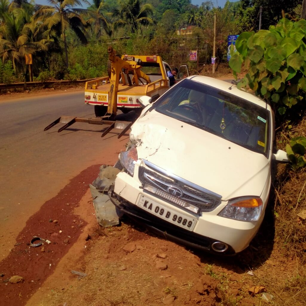 ಅರಂಬೂರು ಸಮೀಪ ಎರಡು ಕಾರುಗಳು ಪರಸ್ಪರ ಡಿಕ್ಕಿ, ಸವಾರರಿಗೆ ಗಾಯ ಆಸ್ಪತ್ರೆ ದಾಖಲು