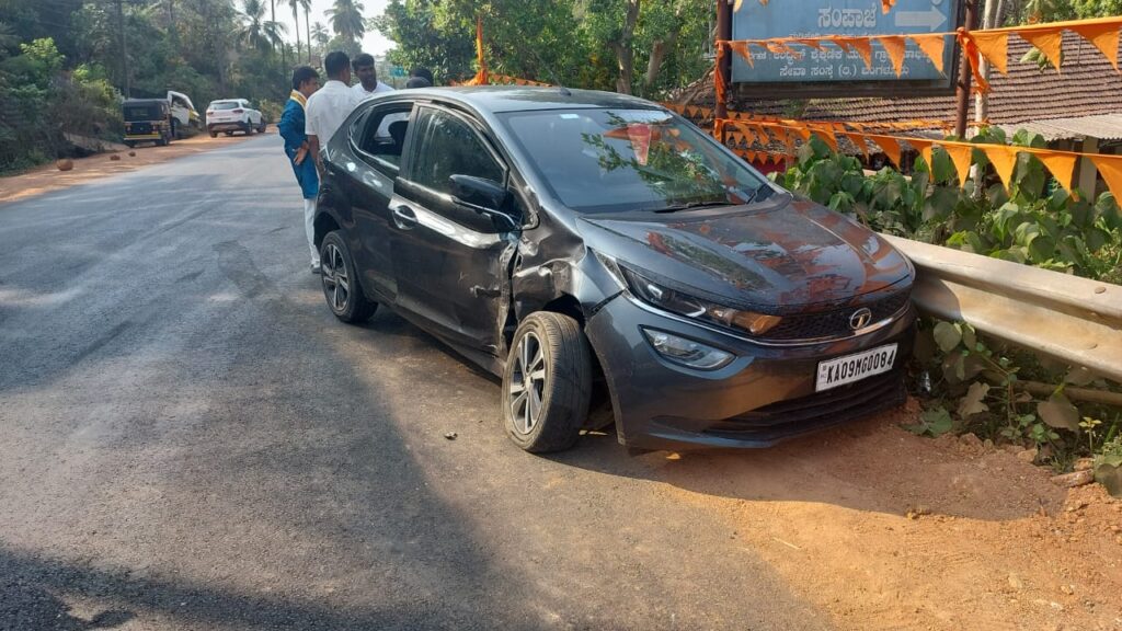 ಸಂಪಾಜೆ  ಕಾರು – ಕಾರಿನ  ನಡುವೆ  ಅಪಘಾತ ಪ್ರಯಾಣಿಕರು    ಅಪಾಯದಿಂದ ಪಾರು