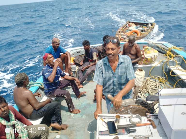 ಮಂಗಳೂರಿನಿಂದ ಲಕ್ಷದ್ವೀಪಕ್ಕೆ ಹೊರಟ ಸರಕು ನೌಕೆ ಮುಳುಗಡೆ, 3 ದಿನ ಅನ್ನನೀರಿಲ್ಲದೇ ಪವಾಡ ಸದೃಶ್ಯರಾಗಿ ಪಾರಾದ 8 ಜನ ಸಿಬಂದಿ..!