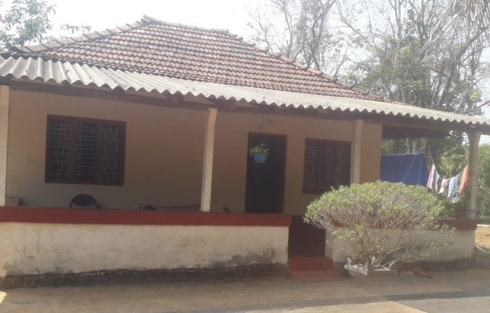 ಪಂಜ : ಹಾಡುಹಗಲೇ ಮನೆಗೆ ನುಗ್ಗಿ ಮಹಿಳೆಯ ಕುತ್ತಿಗೆಯಿಂದ ಚಿನ್ನದ ಚೈನ್ ಕಸಿದು ಕಳ್ಳರು ಪರಾರಿ