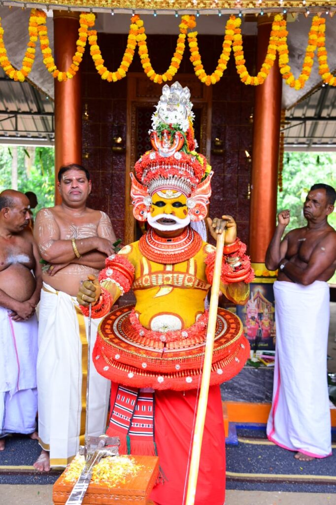 ಮಾ.31ರಂದು ಕರಿಕೆ ತೋಟಂ,ಶ್ರೀ ಮುತ್ತಪ್ಪ ದೇವಸ್ಥಾನದಲ್ಲಿ ಮುತ್ತಪ್ಪ ದೇವರ ವೆಳ್ಳಾಟ್ಟ