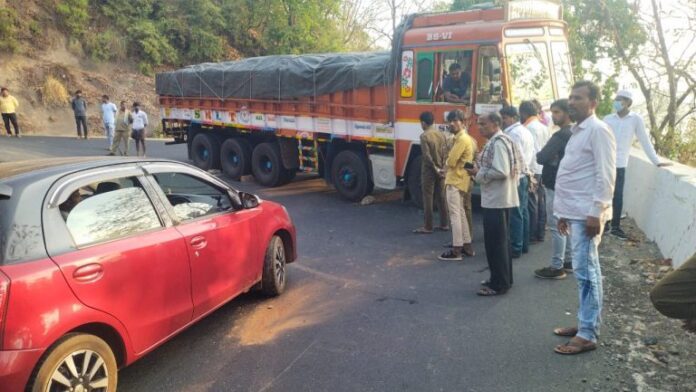 ಚಾರ್ಮಾಡಿ ಘಾಟಿಯಲ್ಲಿ ಕೆಟ್ಟು ನಿಂತ ಪ್ರವೇಶ ನಿಷೇಧಿತ 16 ಚಕ್ರದ ಲಾರಿ: ಮೈಲಿಗಟ್ಟಲೆ ವಾಹನಗಳ ಸಾಲು,ಭಾರೀ ಟ್ರಾಫಿಕ್ ಜಾಮ್