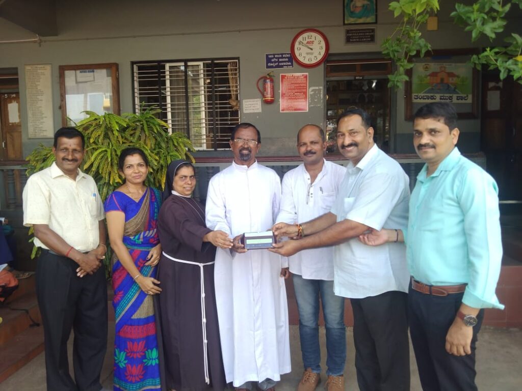 ಸುಳ್ಯ ಸಂತ ಜೋಸೆಫ್ ಶಾಲೆಗೆ ಪೋಷಕರ ಸಂಘಟನೆಯಿಂದ ಚೆಸ್ ಟೈಮೆರ್ ಕೊಡುಗೆ