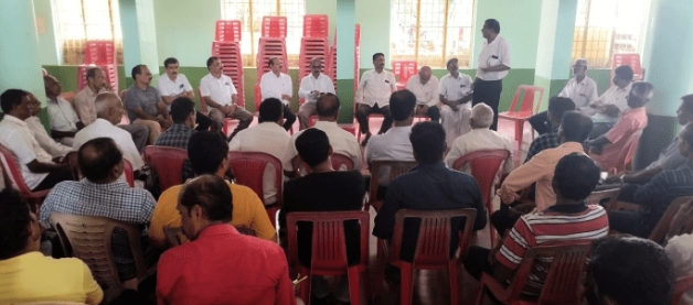 ಲೋಕಸಭಾ ಚುನಾವಣೆ ಹಿನ್ನೆಲೆಯಲ್ಲಿ ಕೋವಿ ಡೆಪಾಸಿಟ್ ಮಾಡುವುದಕ್ಕೆ ರೈತರ ತೀವ್ರ ವಿರೋಧಚುನಾವಣಾಧಿಕಾರಿಗೆ ಮನವಿ ಸಲ್ಲಿಸಲು ತಾಲೂಕು ಕಚೇರಿಗೆ ಹೊರಟ ರೈತರು