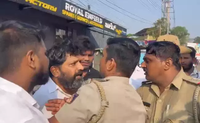 ಮಂಗಳೂರು: ಮತಗಟ್ಟೆಯಲ್ಲಿ ಬಿಜೆಪಿ ಕಾರ್ಯಕರ್ತ ಮತ್ತು ಪೊಲೀಸರ ನಡುವೆ ಚಕಮಕಿ:ಪೊಲೀಸ್ ಇನ್ಸ್ ಪೆಕ್ಟರ್ ಟಿ.ಡಿ.ನಾಗರಾಜ್ ಎಚ್ಚರಿಕೆ ನೀಡಿದ ಬಳಿಕ ಪರಿಸ್ಥಿತಿ ಶಾಂತ