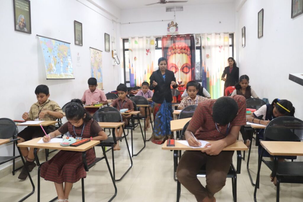 ರಜಾ ದಿನಗಳಲ್ಲಿ ವಿದ್ಯಾರ್ಥಿಗಳಿಗೆ ಪ್ರವೇಶ ಪರೀಕ್ಷೆಗಳ ಪೂರ್ವ ತಯಾರಿ ತರಬೇತಿ ಶಿಬಿರ:ಸ್ಪರ್ಧಾತ್ಮಕ ಮತ್ತು ಪ್ರವೇಶ ಪರೀಕ್ಷೆಗಳು / ವಿದ್ಯಾರ್ಥಿವೇತನಗಳಿಗಾಗಿ ವಿದ್ಯಾಮಾತಾ ಅಕಾಡೆಮಿಯಲ್ಲಿ ವಿಶಿಷ್ಟ ತರಬೇತಿ ಶಿಬಿರ