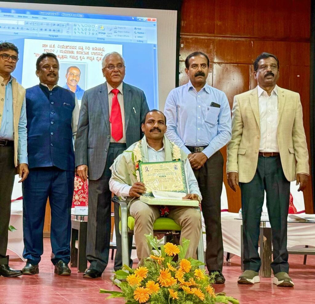 ನವೀನ್ ಚಾತುಬಾಯಿಯವರಿಗೆ ಬೆಂಗಳೂರು ಕೃಷಿ ವಿಶ್ವವಿದ್ಯಾಲಯದ ರಾಜ್ಯಮಟ್ಟದ ಸಮಗ್ರ  ಕೃಷಿಕ ಪ್ರಶಸ್ತಿ