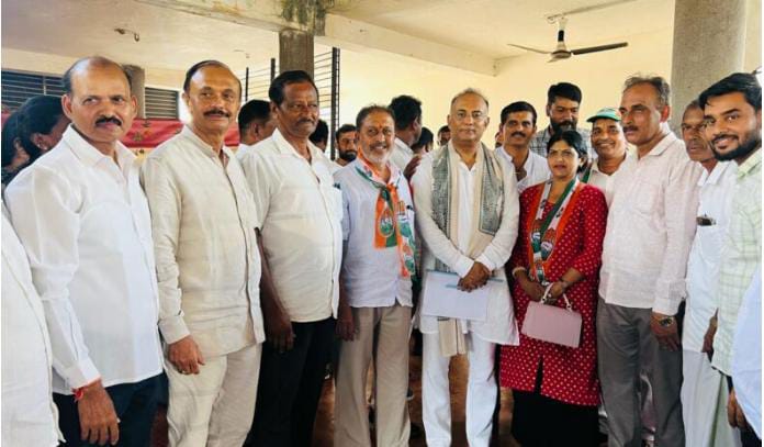 ಅಜ್ಜಾವರ ಗ್ರಾಮ ಪಂಚಾಯತ್ ಮಾಜಿ ಅಧ್ಯಕ್ಷೆ ಮತ್ತು ಬಿಜೆಪಿ ನಾಯಕ ಸಚಿವ ದಿನೇಶ್ ಗುಂಡೂರಾವ್ ಸಮ್ಮುಖದಲ್ಲಿ ಕಾಂಗ್ರೆಸ್ ಸೇರ್ಪಡೆ