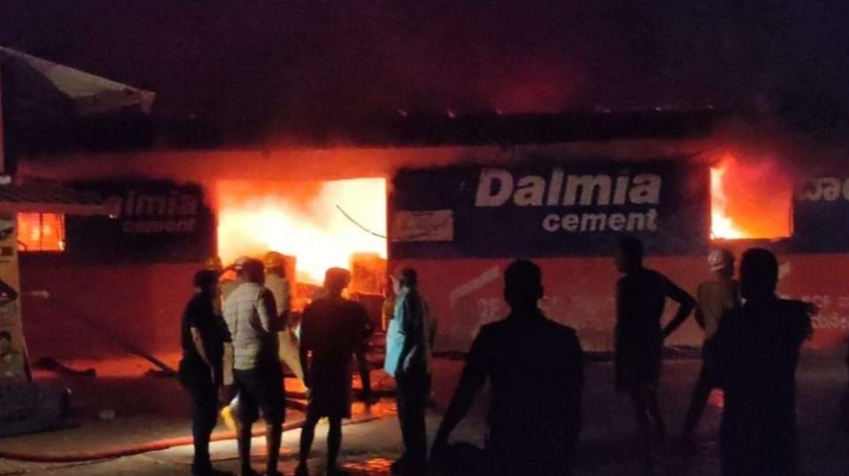 ಪುತ್ತೂರು: ಬೆಳ್ಳಂಬೆಳಗ್ಗೆ ಅಗ್ನಿ ಅವಘಡ; ಬೃಹತ್ ಮೊತ್ತದ ನಷ್ಟ