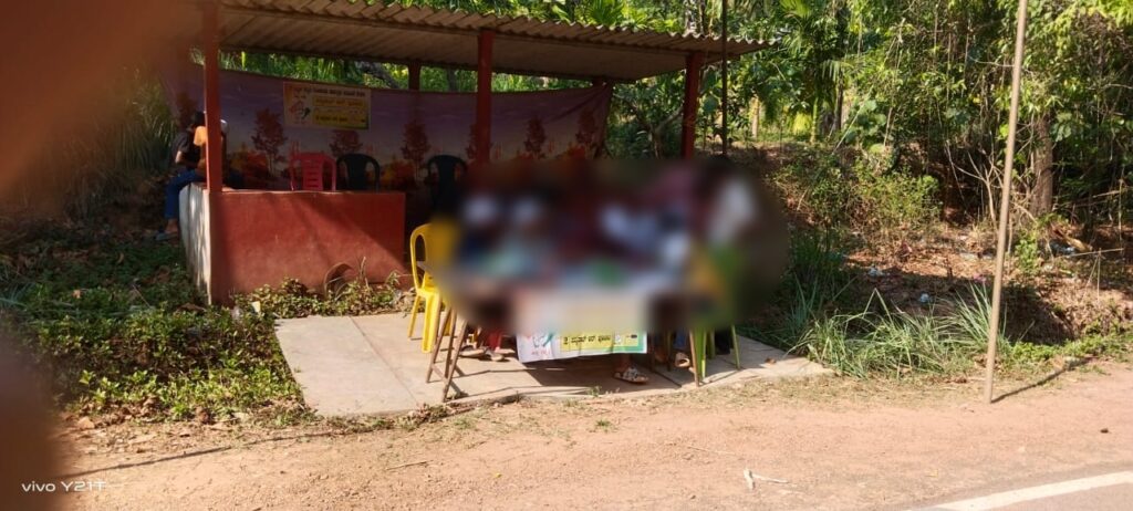 ಕಡಬದಲ್ಲಿ ಚುನಾವಣಾ ಭೂತ್ ಕೇಂದ್ರದಲ್ಲಿ ಮಕ್ಕಳು:ಚುನಾವಣಾ ಸಂದರ್ಭದಲ್ಲಿ ಪುಟ್ಟ ಪುಟ್ಟ ಮಕ್ಕಳನ್ನ ಬಳಸಿಕೊಳ್ಳುವುದು ಸರಿಯೇ??