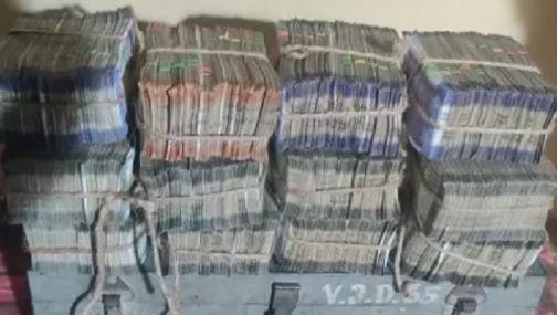 ದಾಖಲೇ ಇಲ್ಲದೇ ಸಾಗಿಸುತ್ತಿದ್ದ ಬರೋಬ್ಬರಿ 45 ಲಕ್ಷ ನಗದು ವಶ ಪಡೆದ ಪೊಲೀಸರು